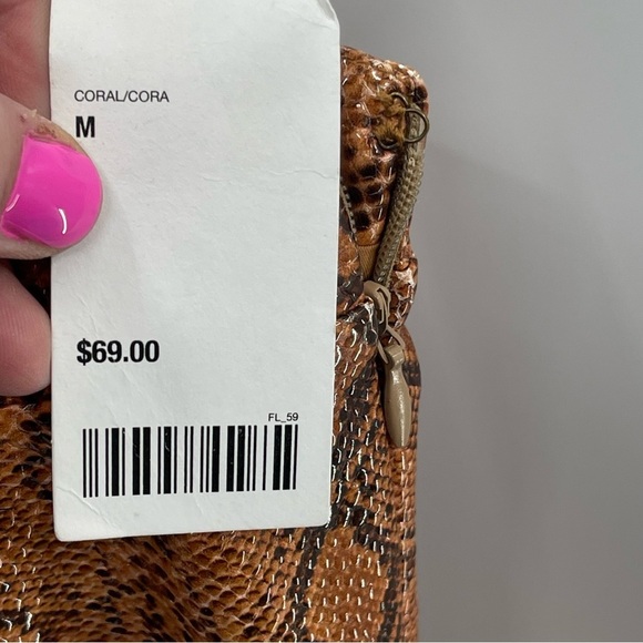 NWT URBAN OUTFITTERS Bobbi Snake Print Notched Mini
Skirt Size Medium - Picture 13 of 16